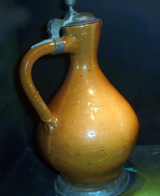 FEBRUAR 2015: BAUCHIGER KRUG MIT SCHLANKEM HALS