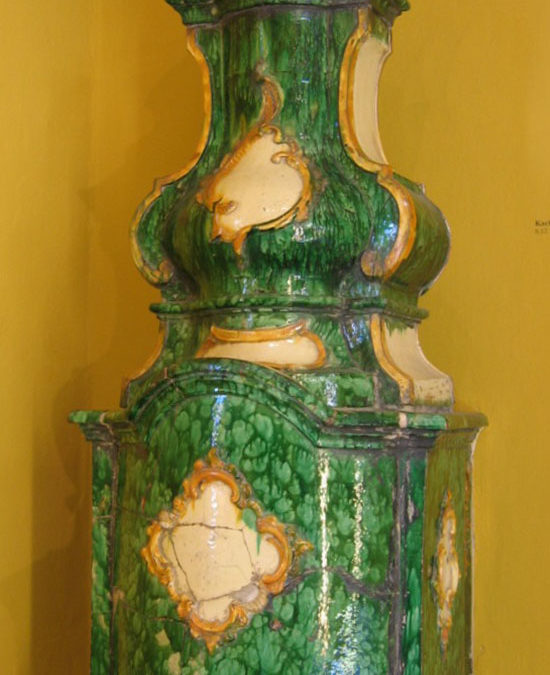 MAI 2013: KACHELOFEN AUS SCHLOSS WAGREIN