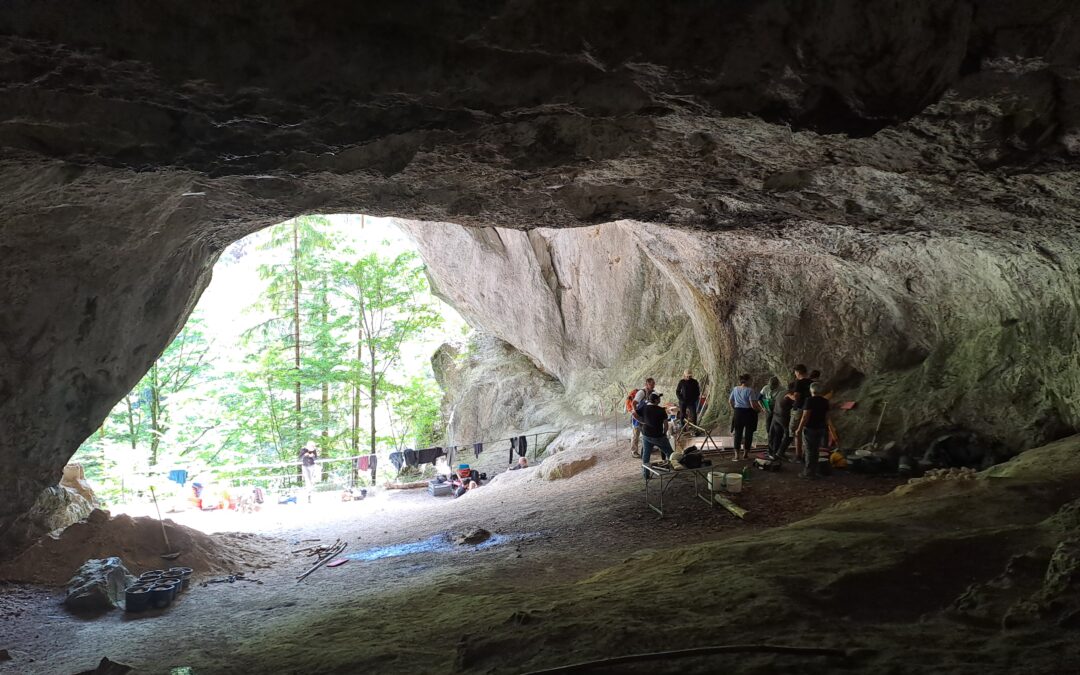 AUSGRABUNGEN IN DER TISCHOFER-HÖHLE